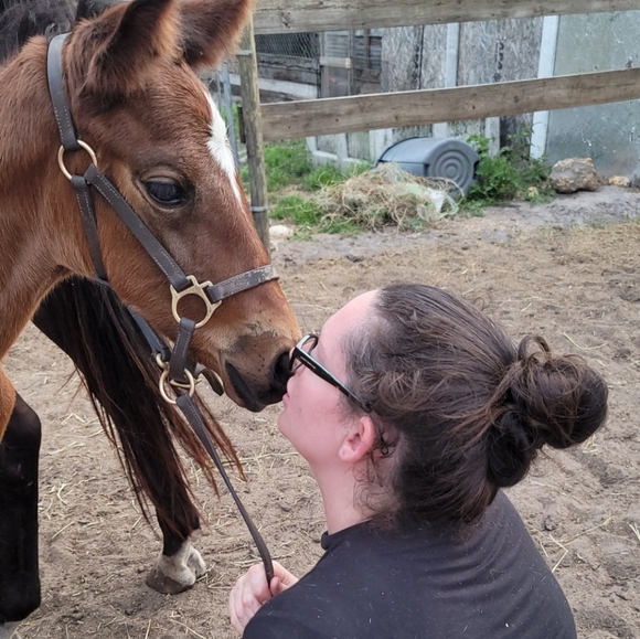 💖 Meet Your Posher! 🦄 - Picture 1 of 4